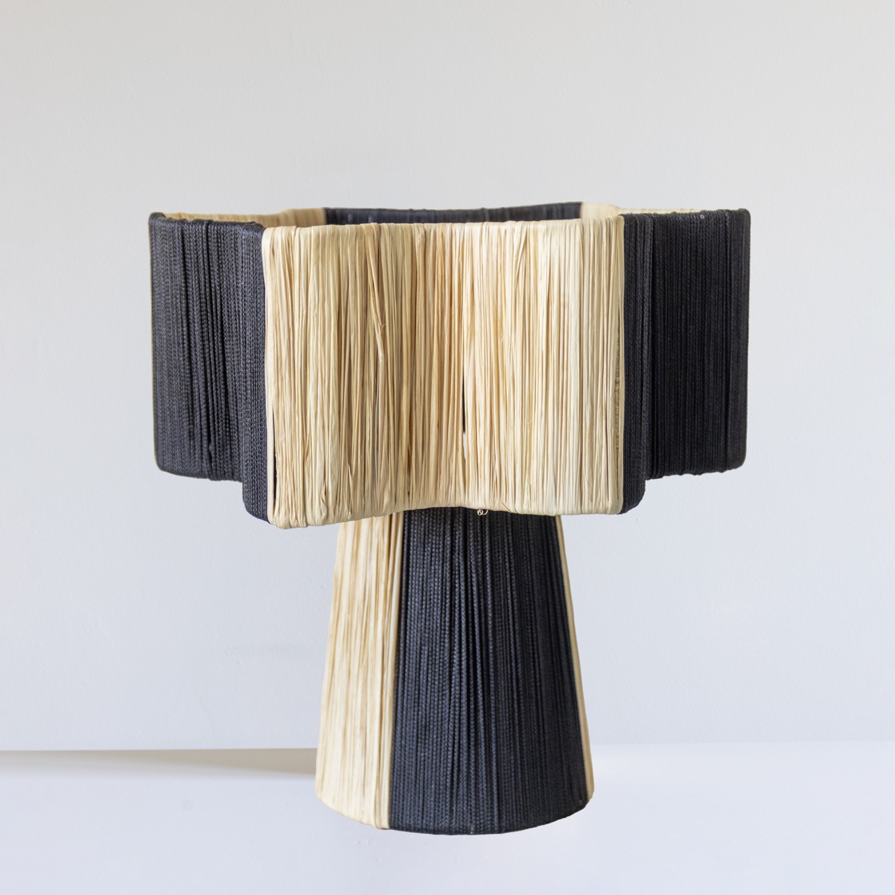 Tafellamp Zwart – Raffia & Touw